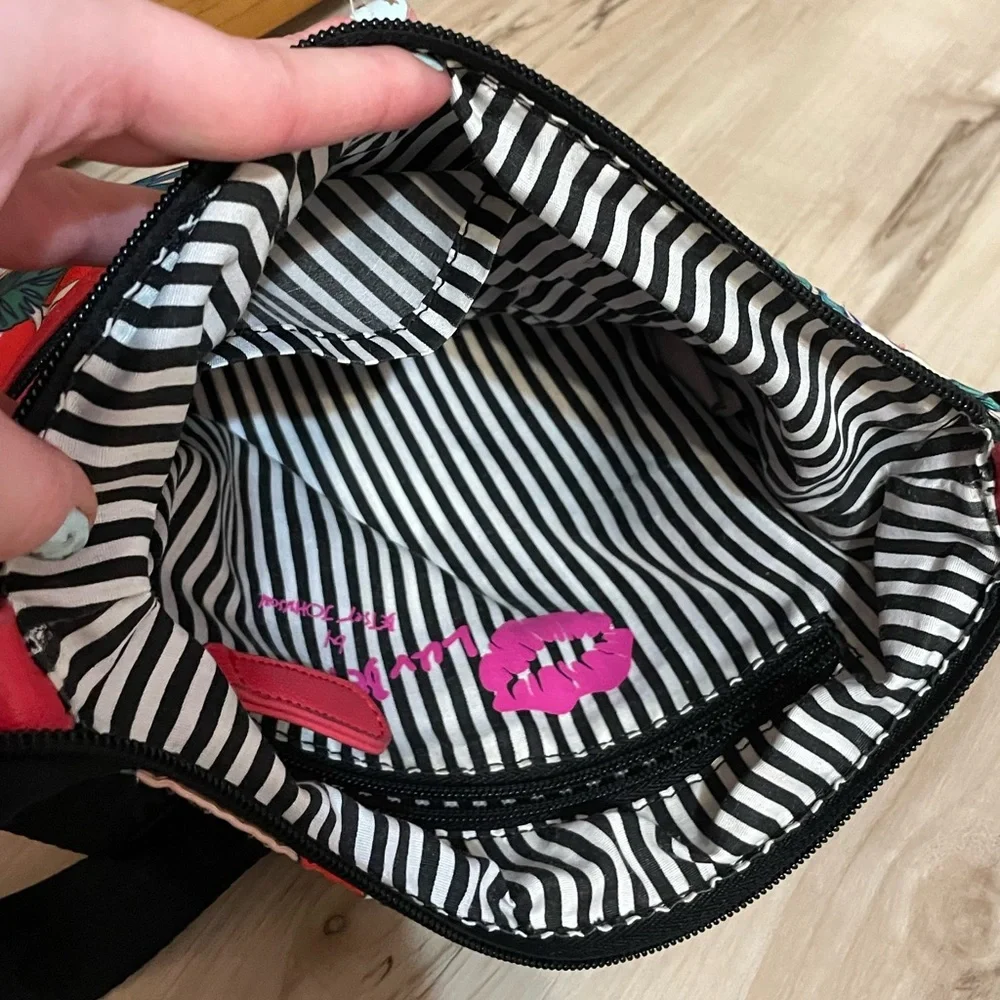EUC - Luv, Betsey - Betsey Johnson Crossbody Purse - Picture 4 of 5